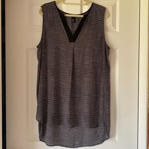 H&M Tops - H&M Black and white patterned tank top size 14